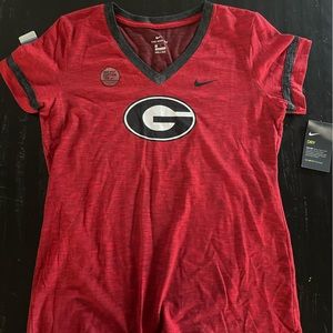 Women’s drift Nike uga georgia bulldog v neck T-shirt NWT